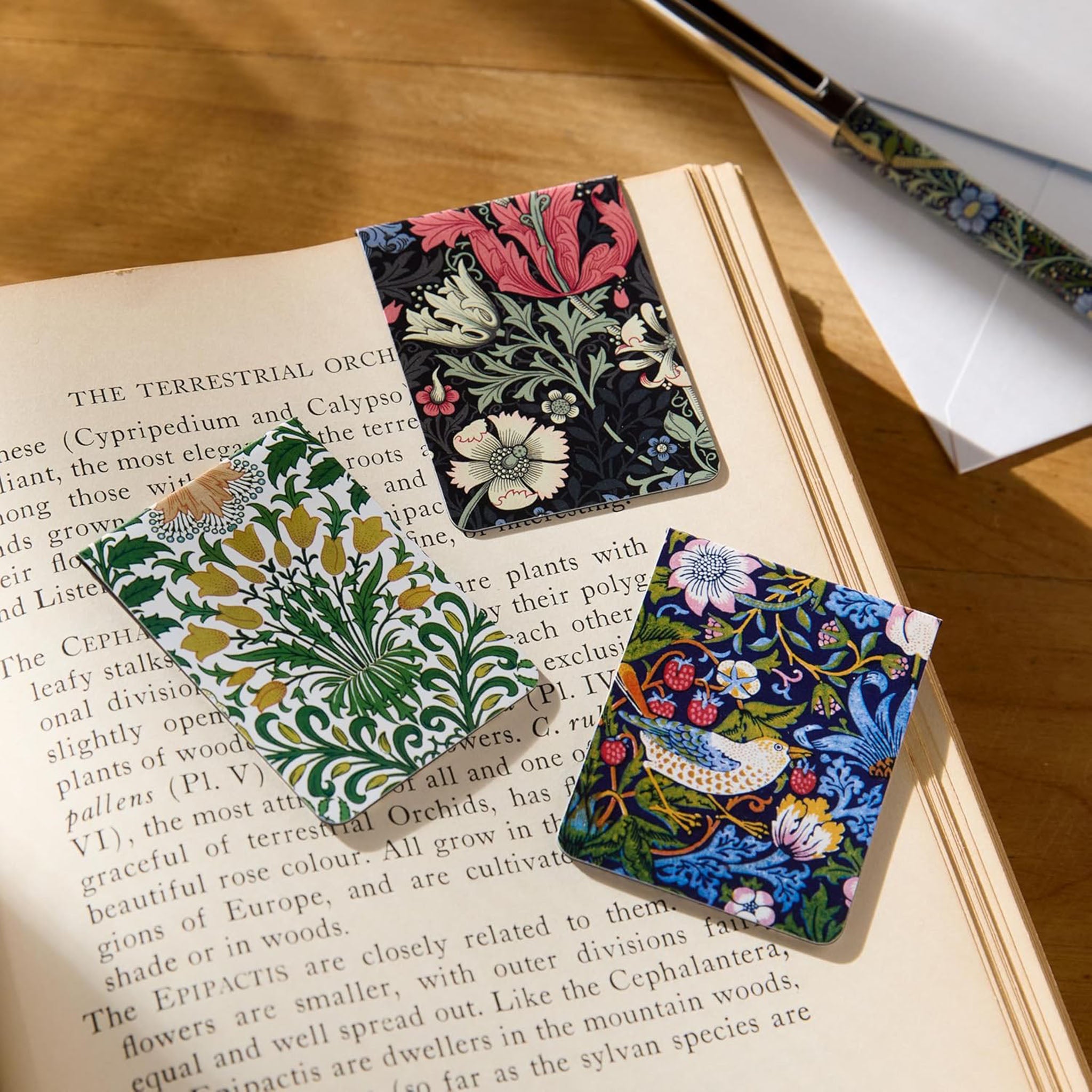 William Morris Magnetic Bookmark Set - Addison West 