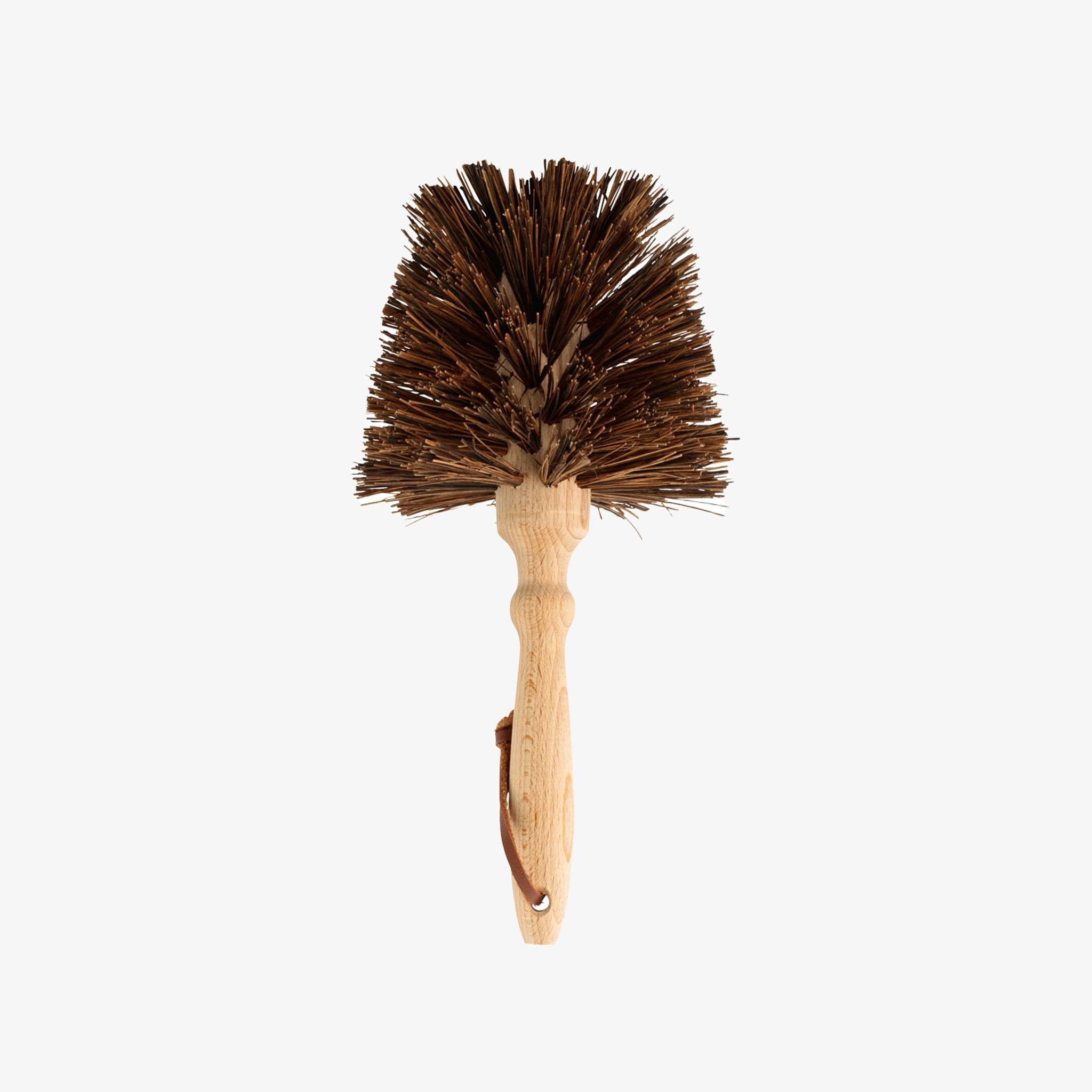 Burstenhaus Redecker flower pot brush on a white background